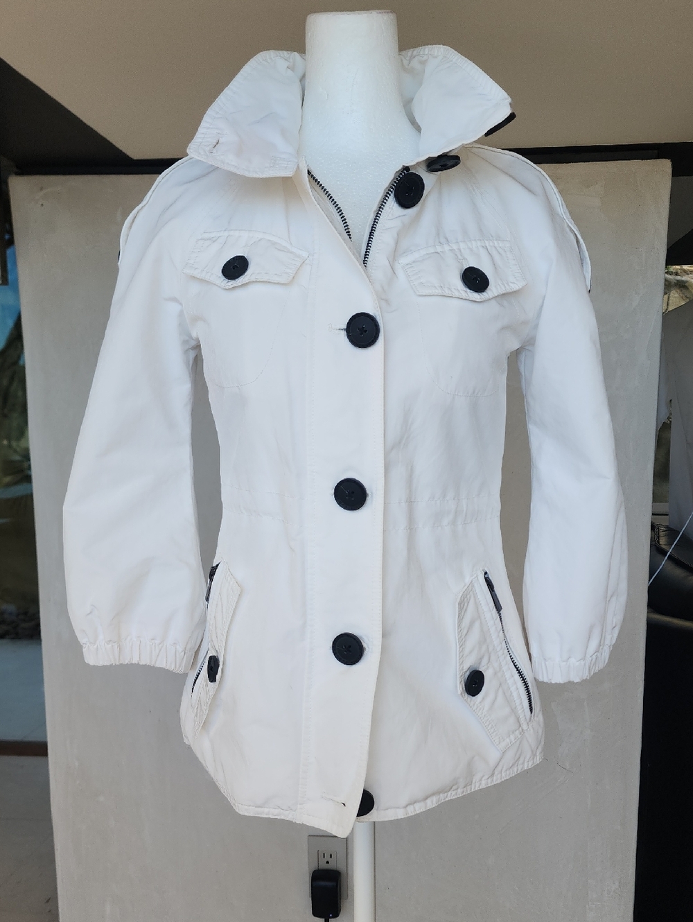 BCBGMaxazria Women's White Button-Front Lightweight Jacket 3/4 Sleeve